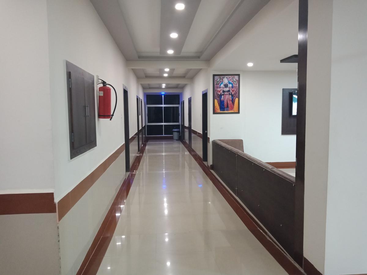 Hotel Nilay Dwārka Buitenkant foto